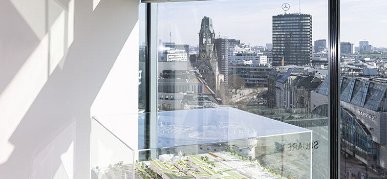 Büroetage der BAUWERT AG im 13. OG am Kranzlereck Berlin