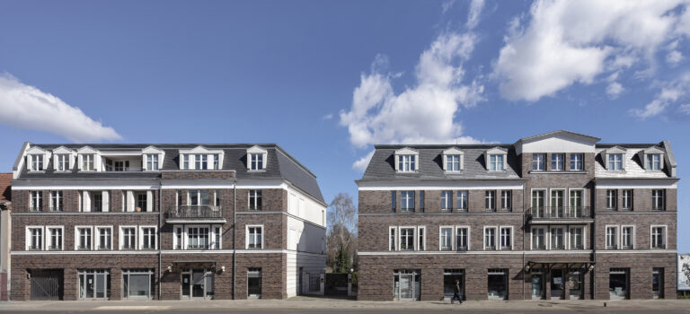 Zwei Wohnhäuser am See in Berlin Köpenick